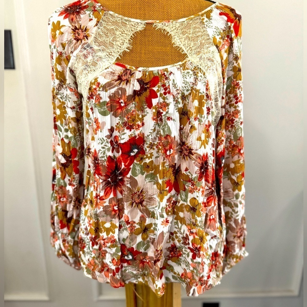 Entro Floral Lace Women's Top‎ Tie neck Size Small